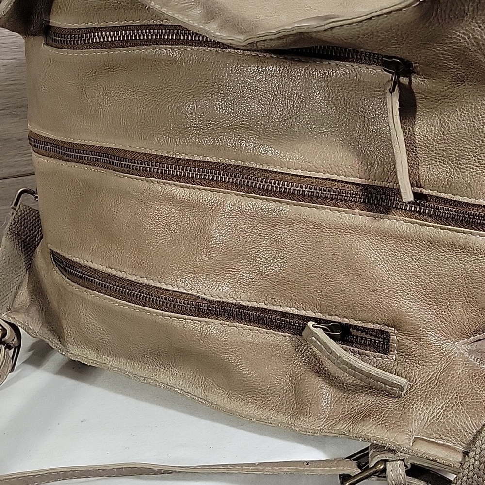 Free People Large Leather Hobo Shoulder Bag in Taupe - Picture 4 of 9